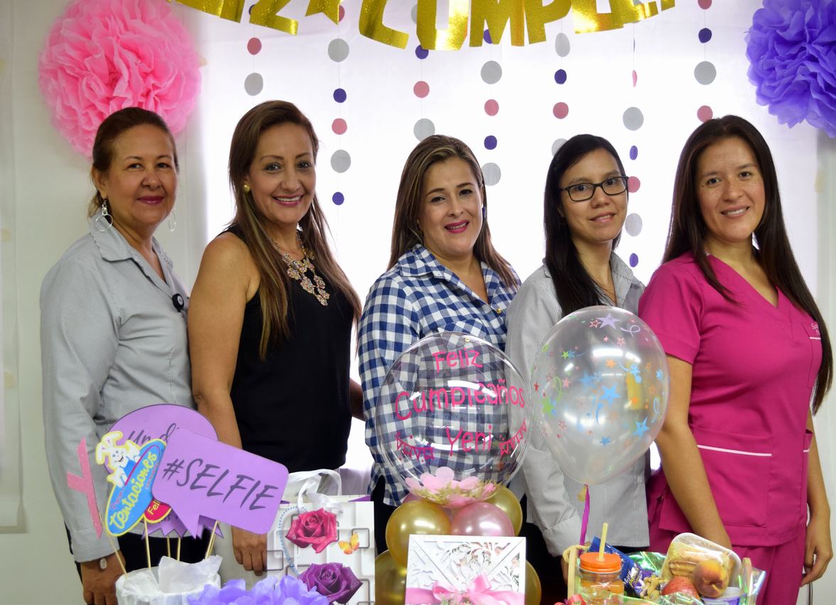 Nancy Murcia, Ninfa Flores Murcia, la cumpleañera Jenny María Díaz, Kaydilet Hernández Gómez, Samy Castro García.